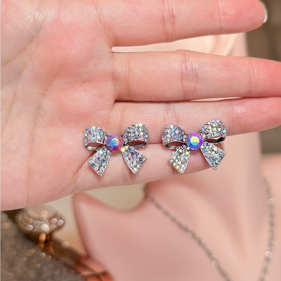 ⚜️ Sparkling Bow Earrings - Picture 10 of 10